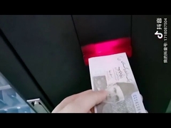 कैशलेस भुगतान प्रणाली के साथ 24 घंटे संचालित कन्वेयर वेंडिंग मशीन