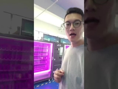 दो एक बड़ी कॉम्बो वेंडिंग मशीन