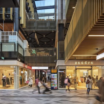 न्यूनतम हार्डवेयर स्मार्ट फ्रिज वेंडिंग मशीन डबल-ग्लास डोर और उन्नत सेंसर तकनीक