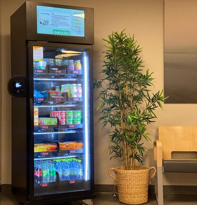 जमे हुए उत्पादों, आइसक्रीम, बर्फ के टुकड़ों के लिए स्मार्ट फ्रिज वेंडिंग मशीन, समायोज्य तापमान रेंज, रिमोट ऑपरेशन