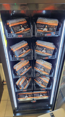 तेज़ और सुविधाजनक सेवा के लिए रिमोट ऑपरेशन मेटल आइस क्यूब्स वेंडिंग मशीन