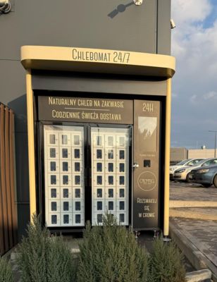 आउटडोर बेकरी वेंडिंग मशीन 42 लॉकर 3℃-20℃ कूलिंग सिस्टम के साथ