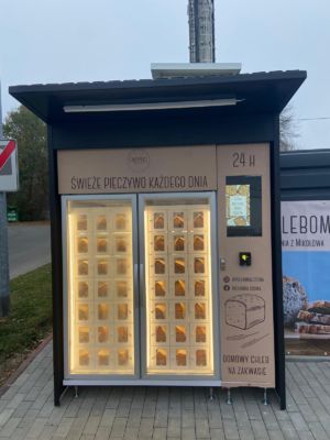 22-इंच टचस्क्रीन और 42 लॉकर के साथ आउटडोर बेकरी वेंडिंग मशीन